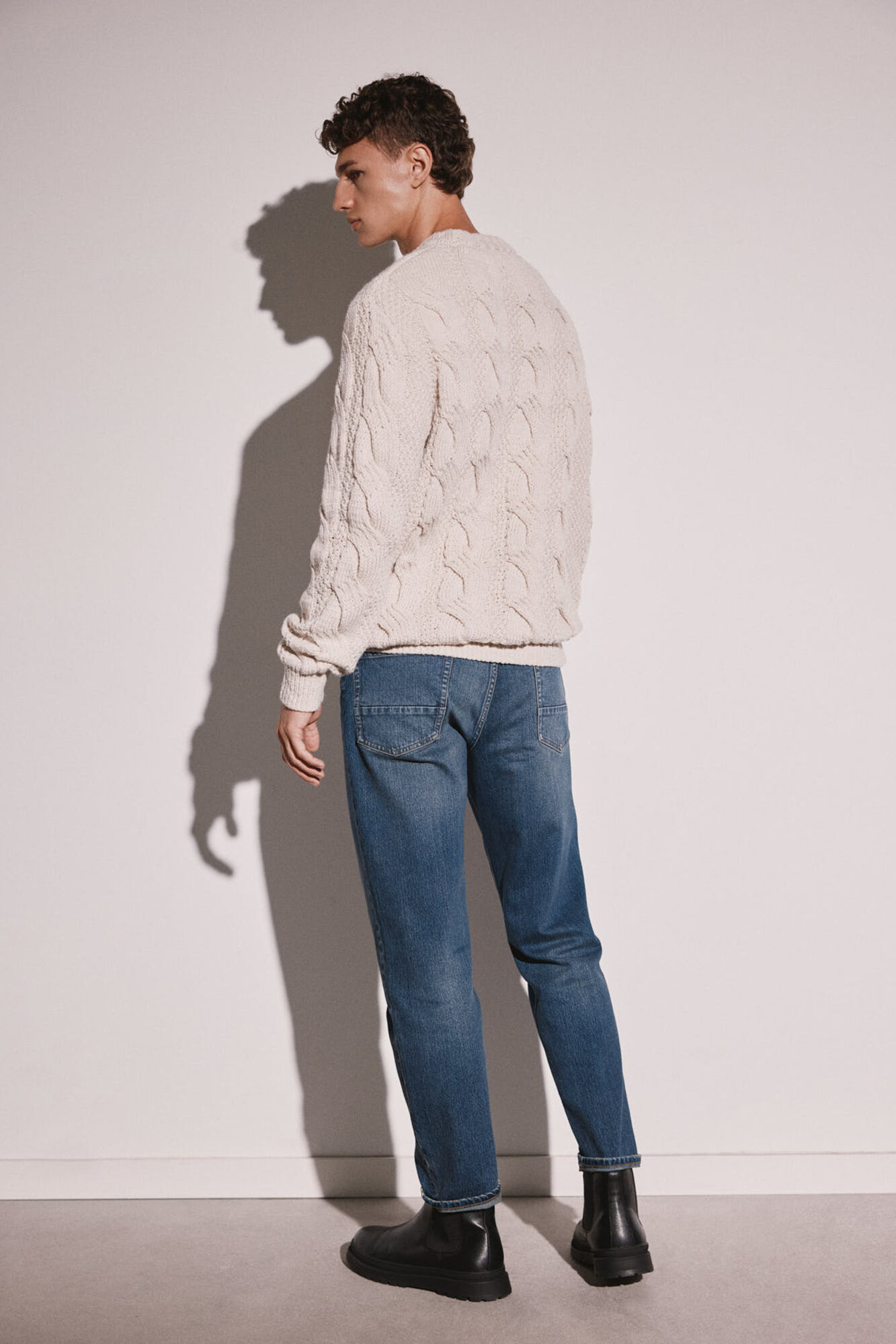 Calça jeans reta e justa, lavagem escura