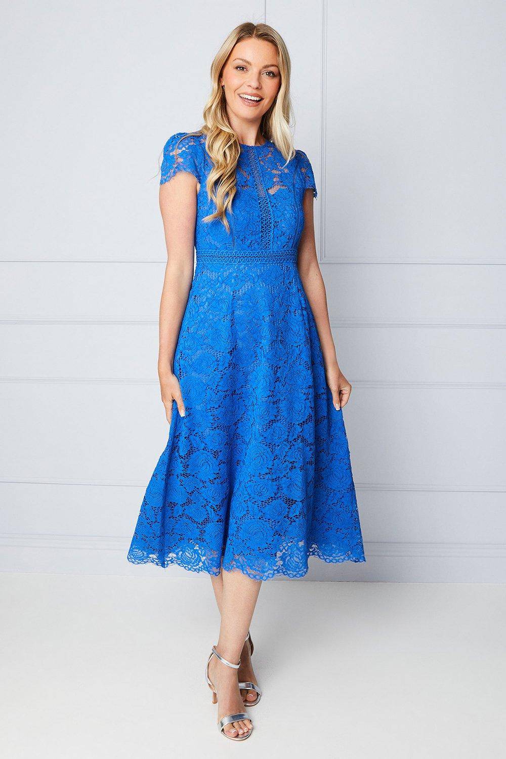 Wallis Robe Mi-Longue Ajustée et Évasée en Dentelle