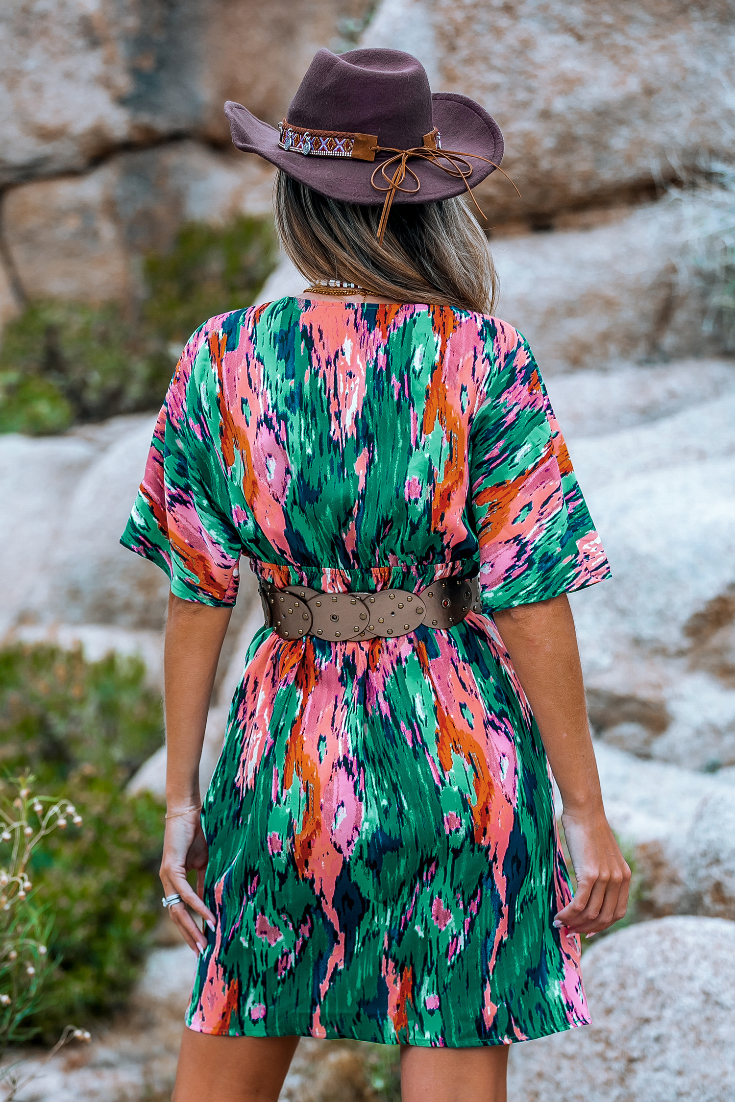 Robe mini à manches dolman et col surplis abstraite