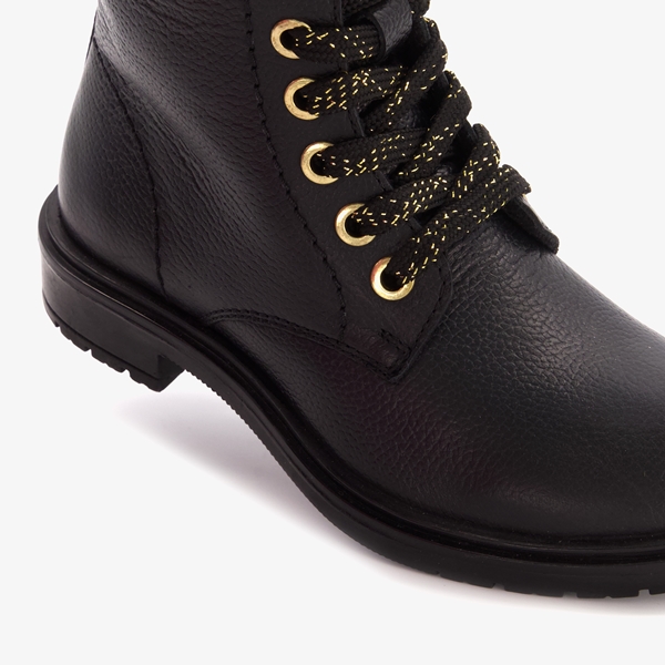 Groot leren meisjes veterboots met gouden details