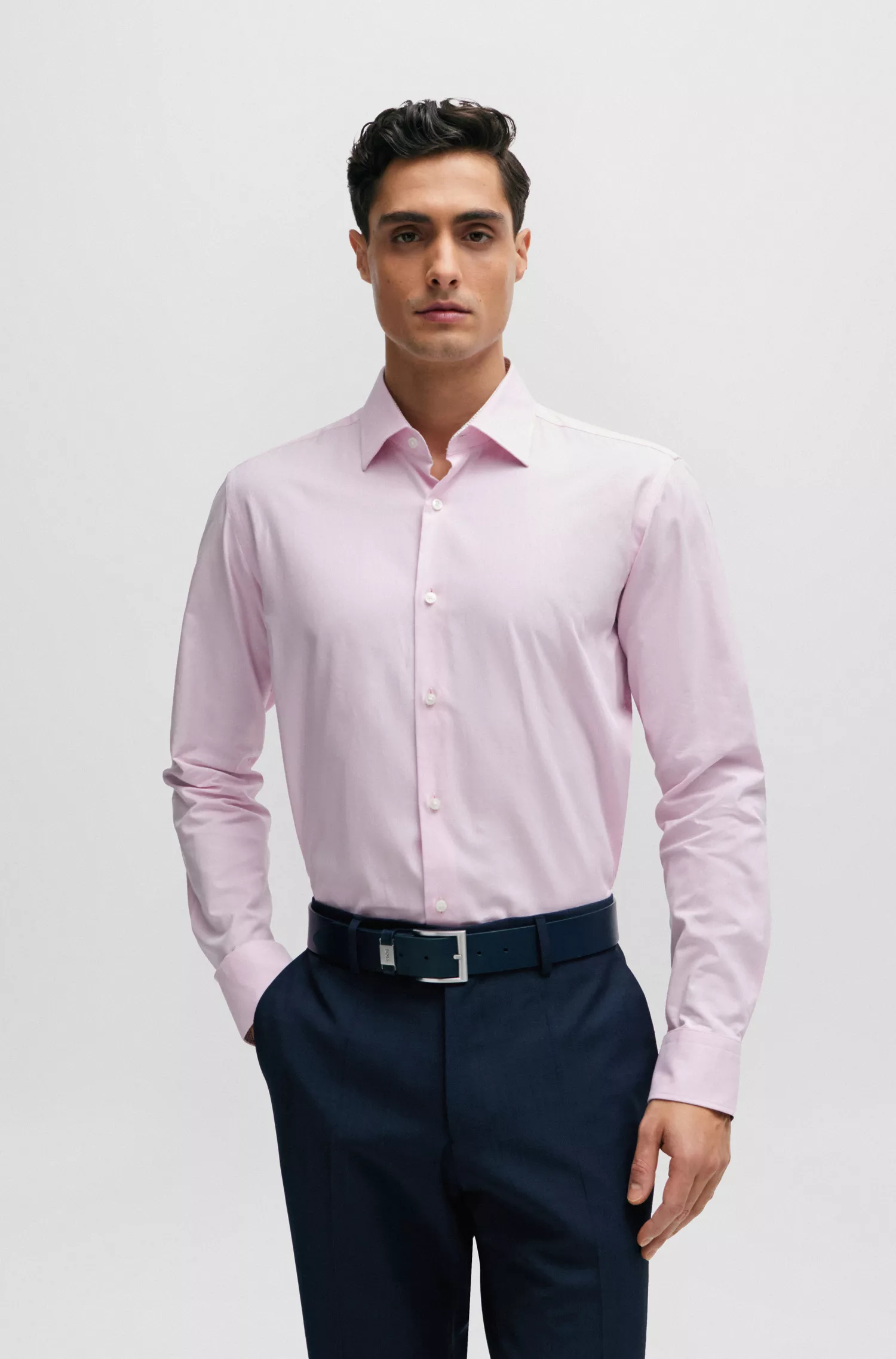 Camisa BOSS preta de corte regular em algodão Oxford elástico de fácil de passar.