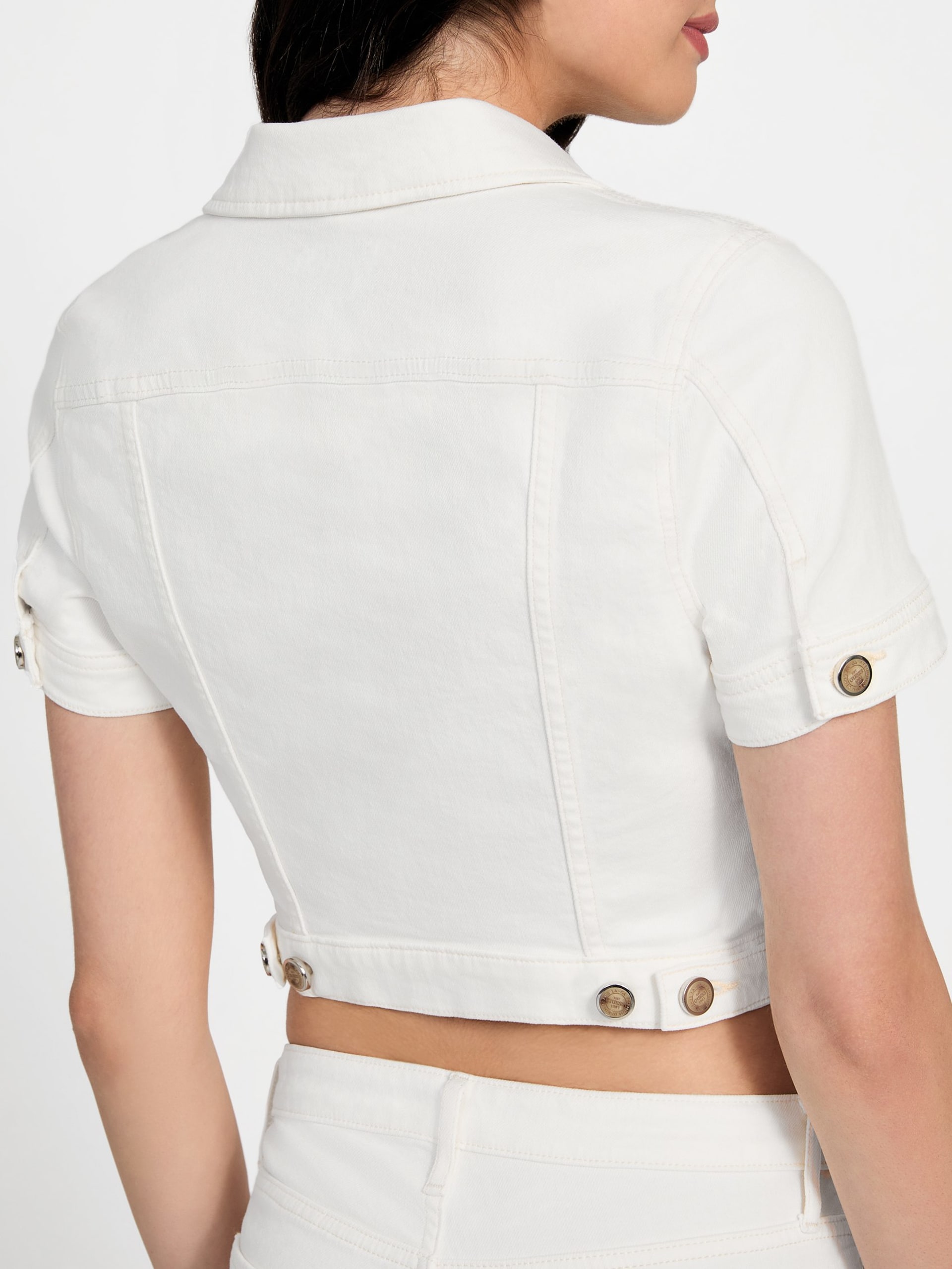 Jaqueta cropped ecológica e sexy