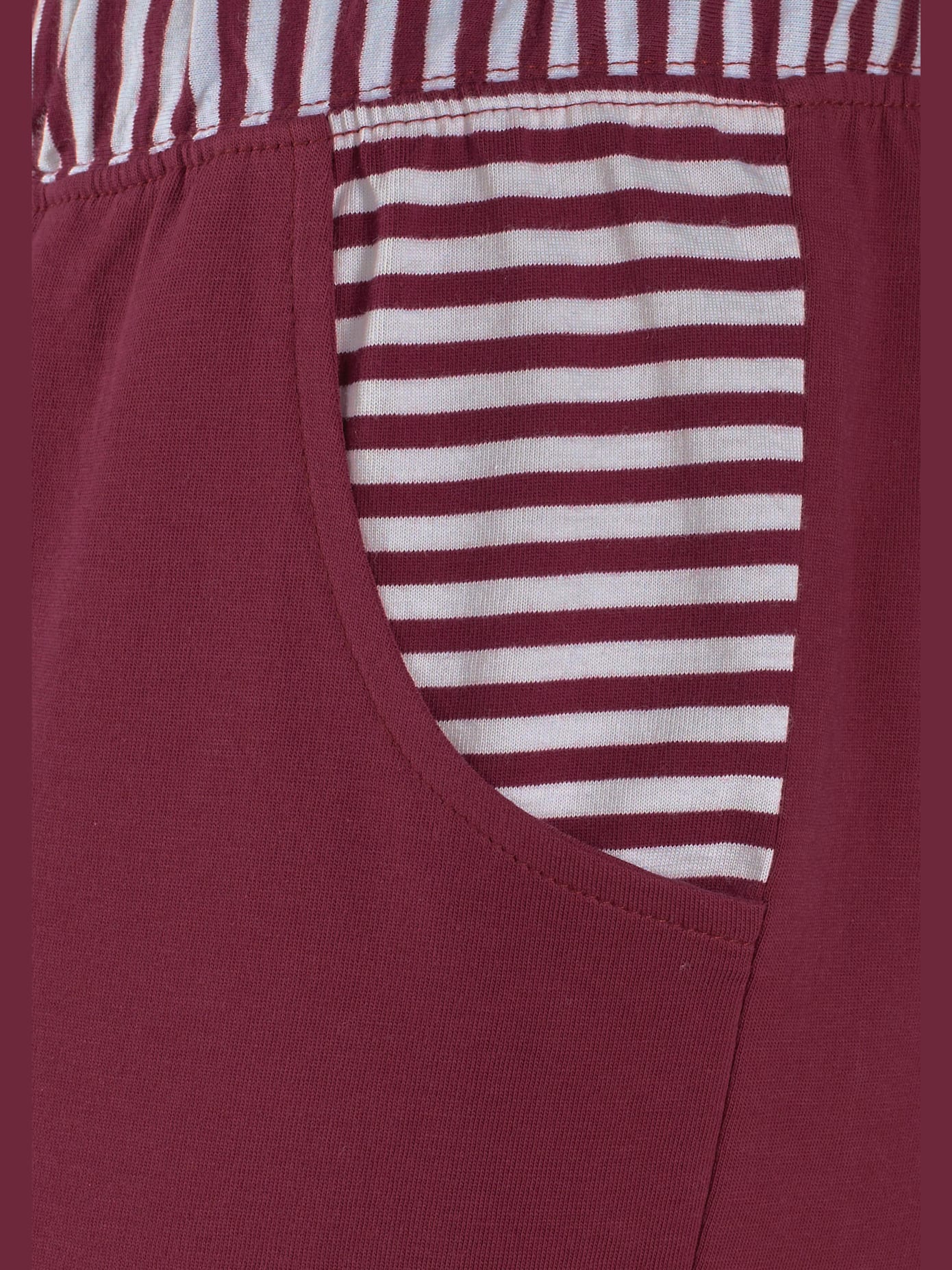 Pyjama corsaire passepoil contrasté au col v