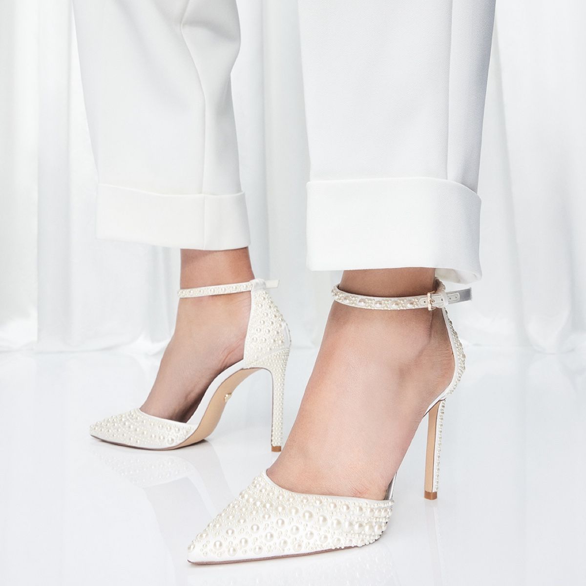 Derperla White Women Strappy Heels