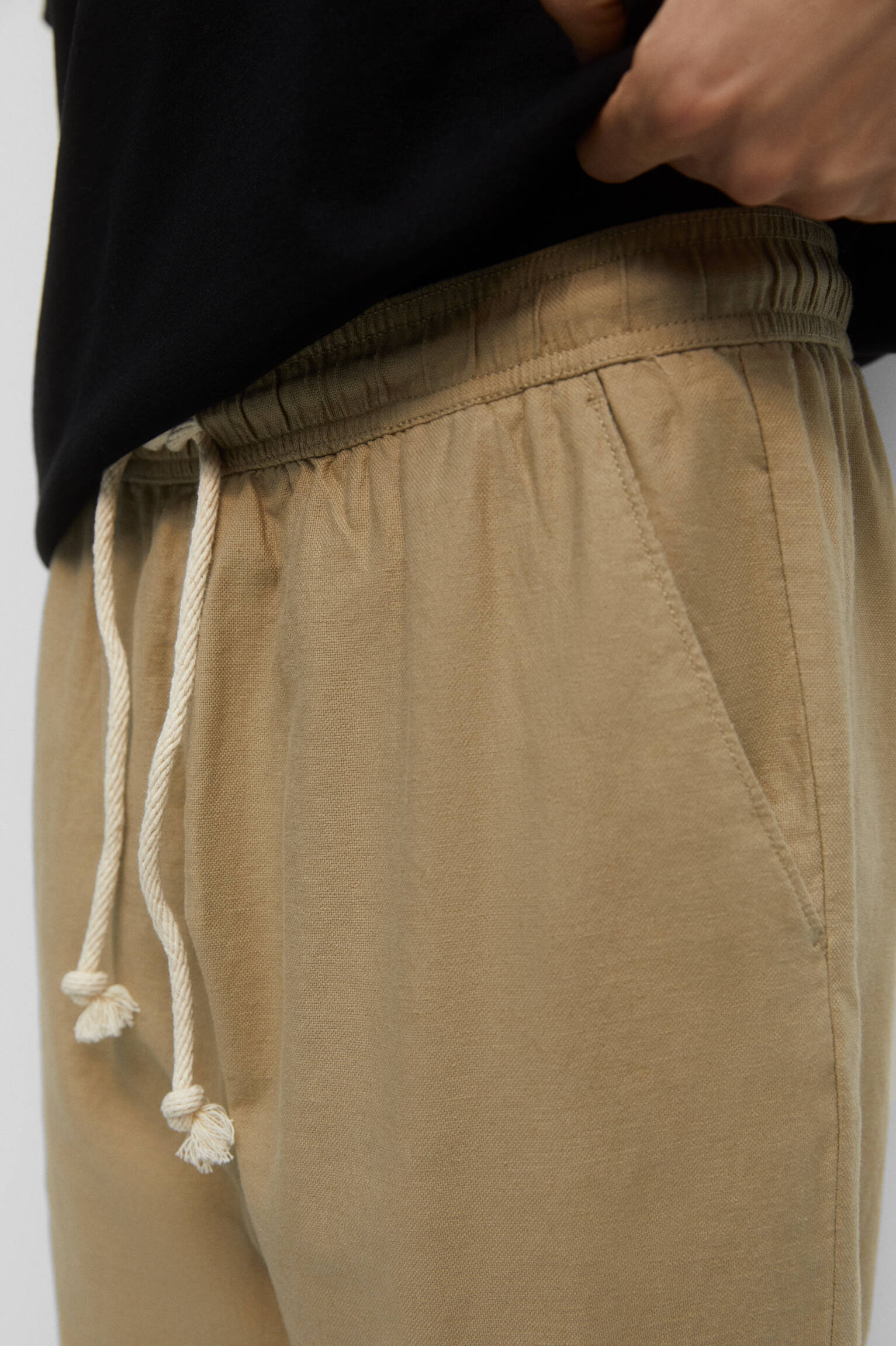 Calça jogger rústica de linho - bege