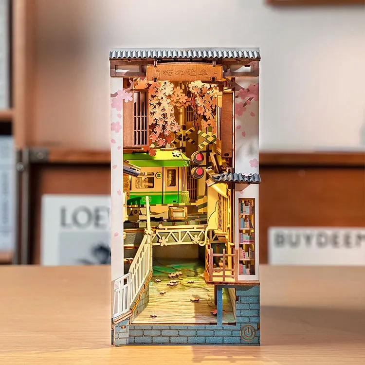 (340-tlg. Set) Rolife Book Nook Modell Bausatz DIY Miniatur Haus mit Licht Home Deko Buchstütze für Erwachsene (TGB01) - Sakura Densya