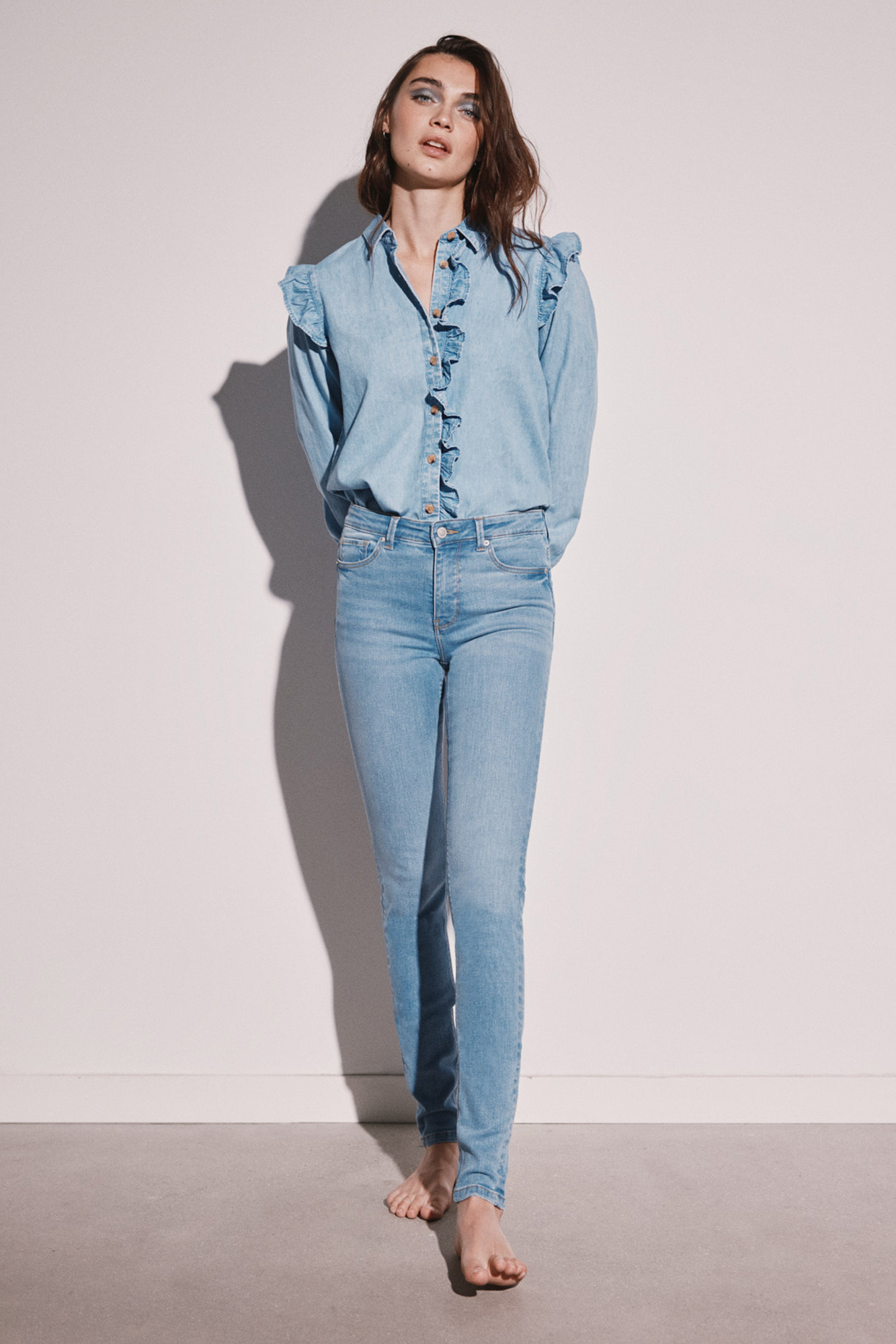 Calça jeans push-up, lavagem sustentável