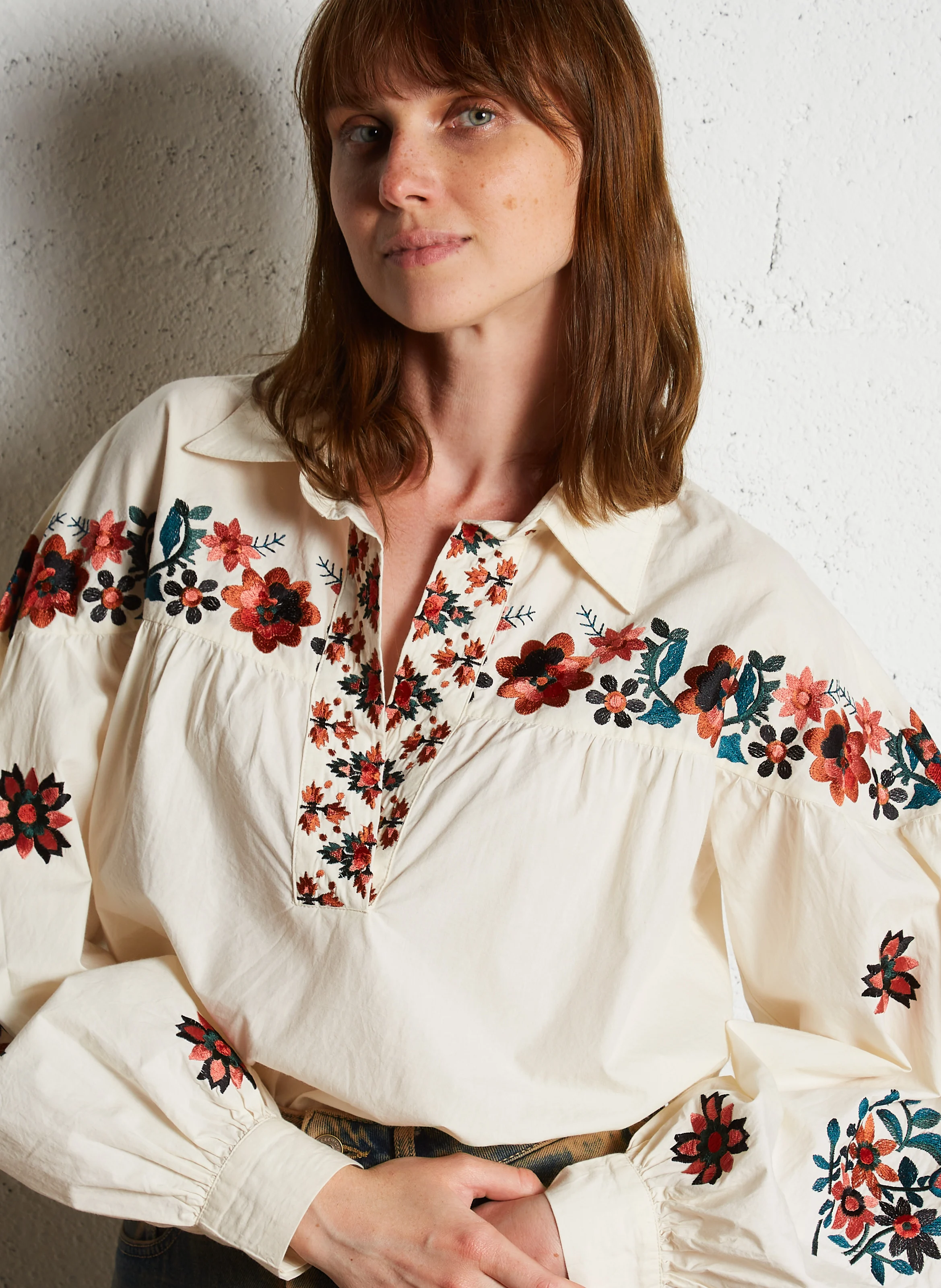 SERENA - Blouse col classique ample en coton brodé | Beige