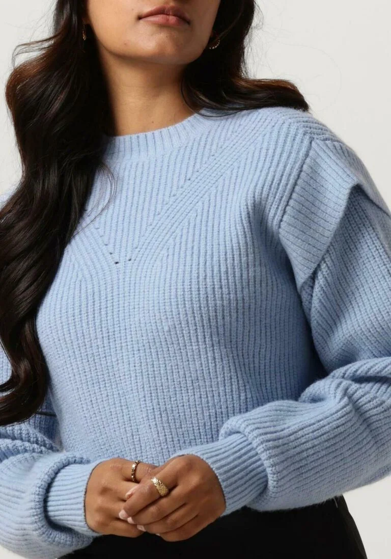 COLOURFUL REBEL lichtblauwe colourful rebel trui toby sleeve detail knit