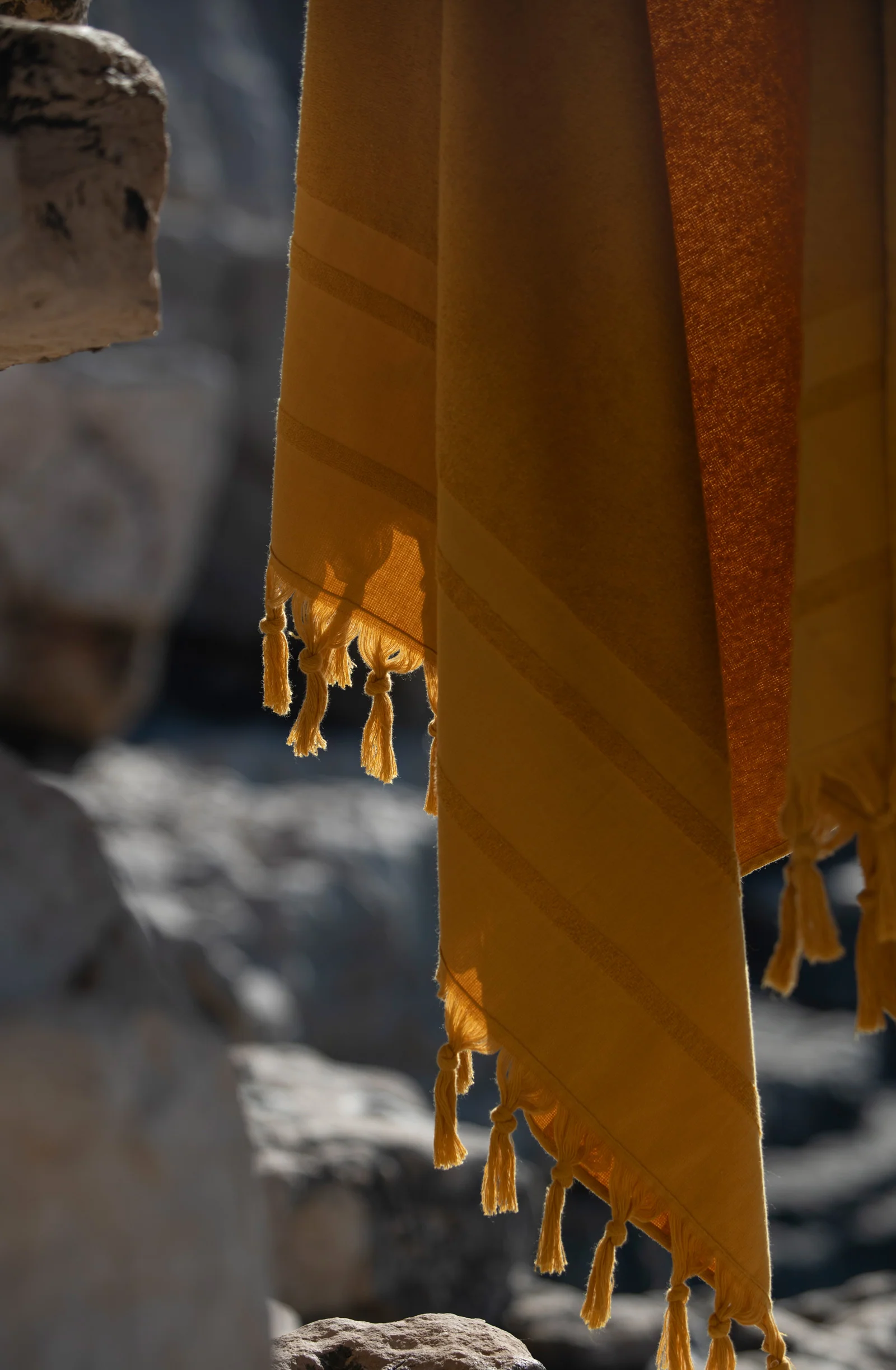 zaina Fouta en éponge ocre à franges Ocre