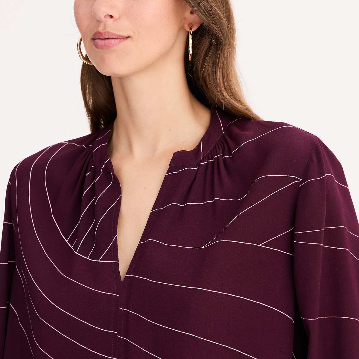 ANNE WEYBURN<br>Blusa com gola túnica, estampa gráfica