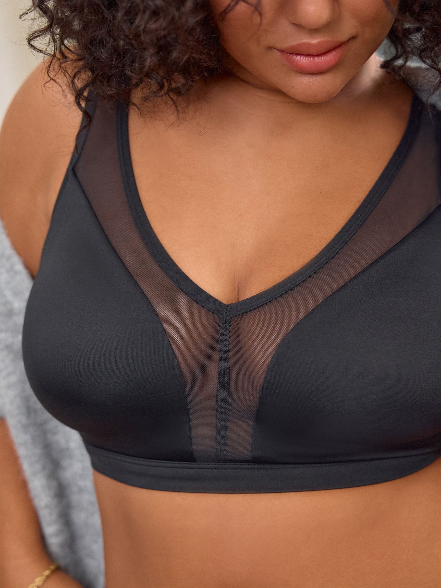 Zwart - B-H beha met totale ondersteuning zonder beugel en ultiem comfort