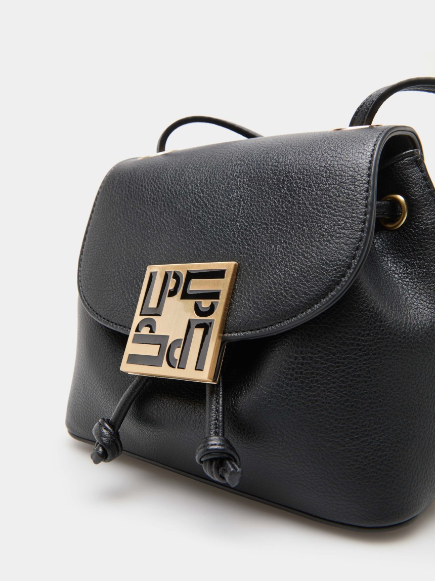 Mini mochila com aplique metálico