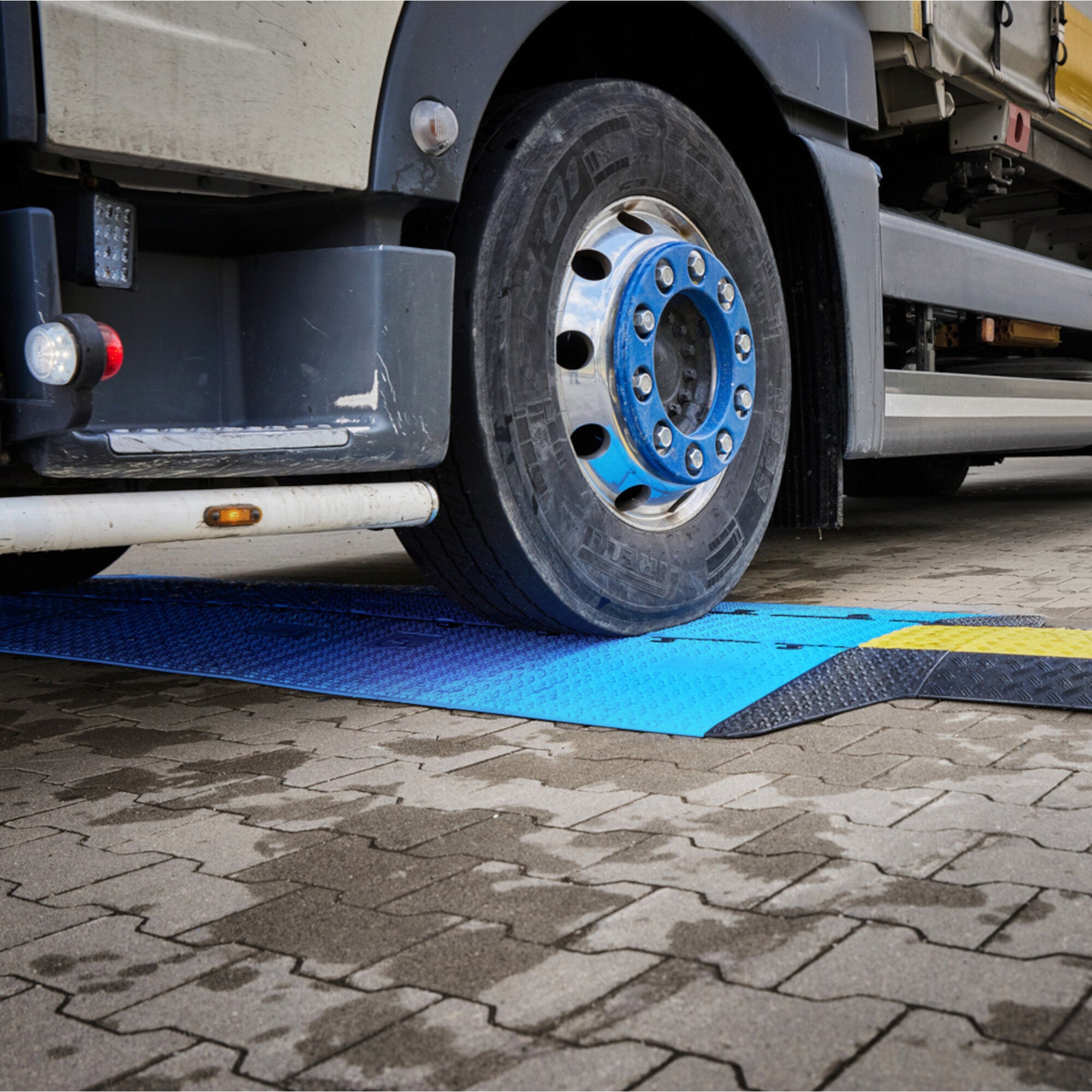 Defender MIDI 5 2D Adapter to MIDI 5 female kabelbrug