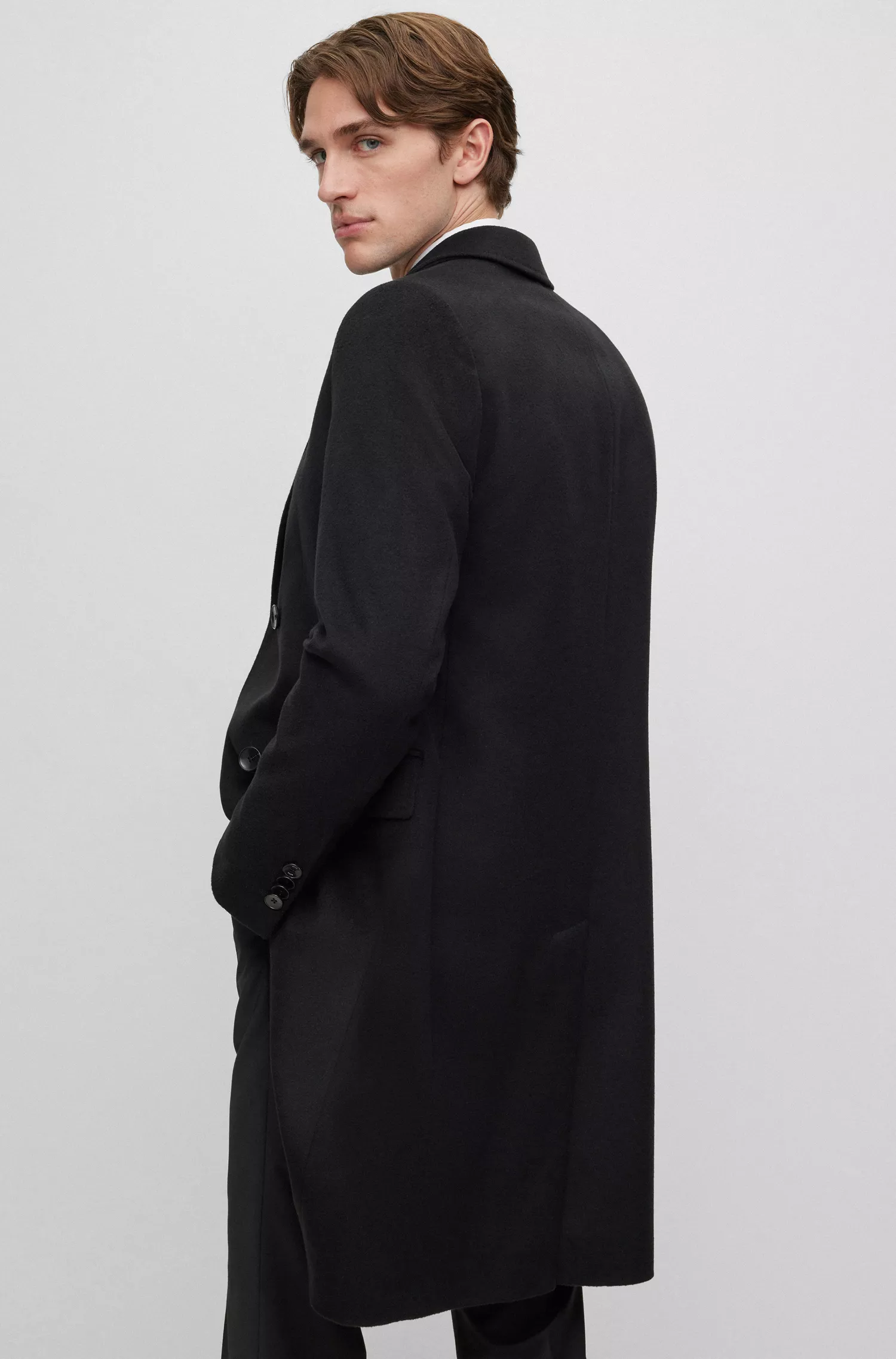 Casaco BOSS preto de abotoamento duplo em lã e cashmere.