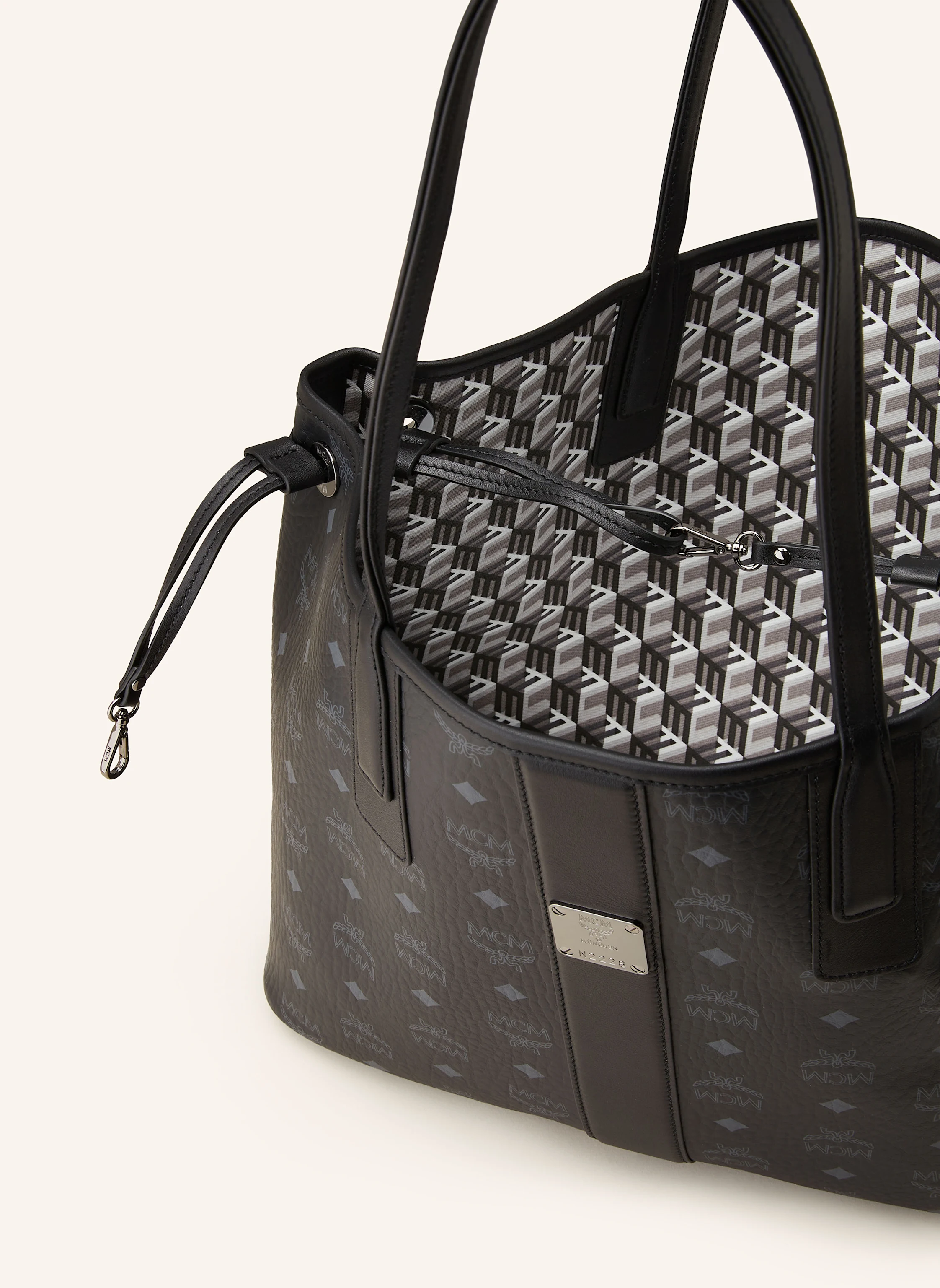MCM Shopper LIZ MEDIUM zum Wenden mit Pouch