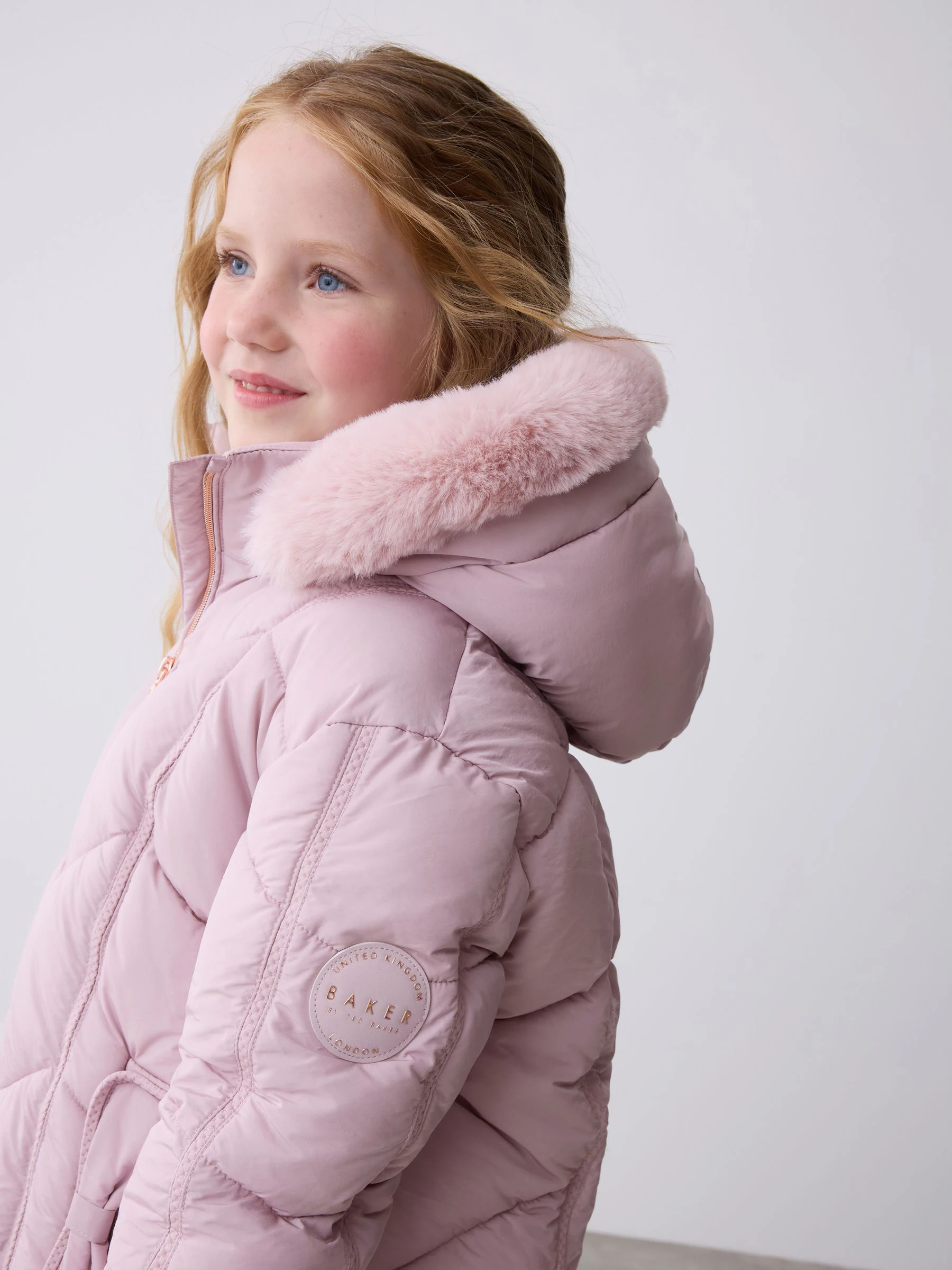 Roze - Baker by Ted Baker - Regenbestendige gewatteerde jas met strikzak en V-vormige print