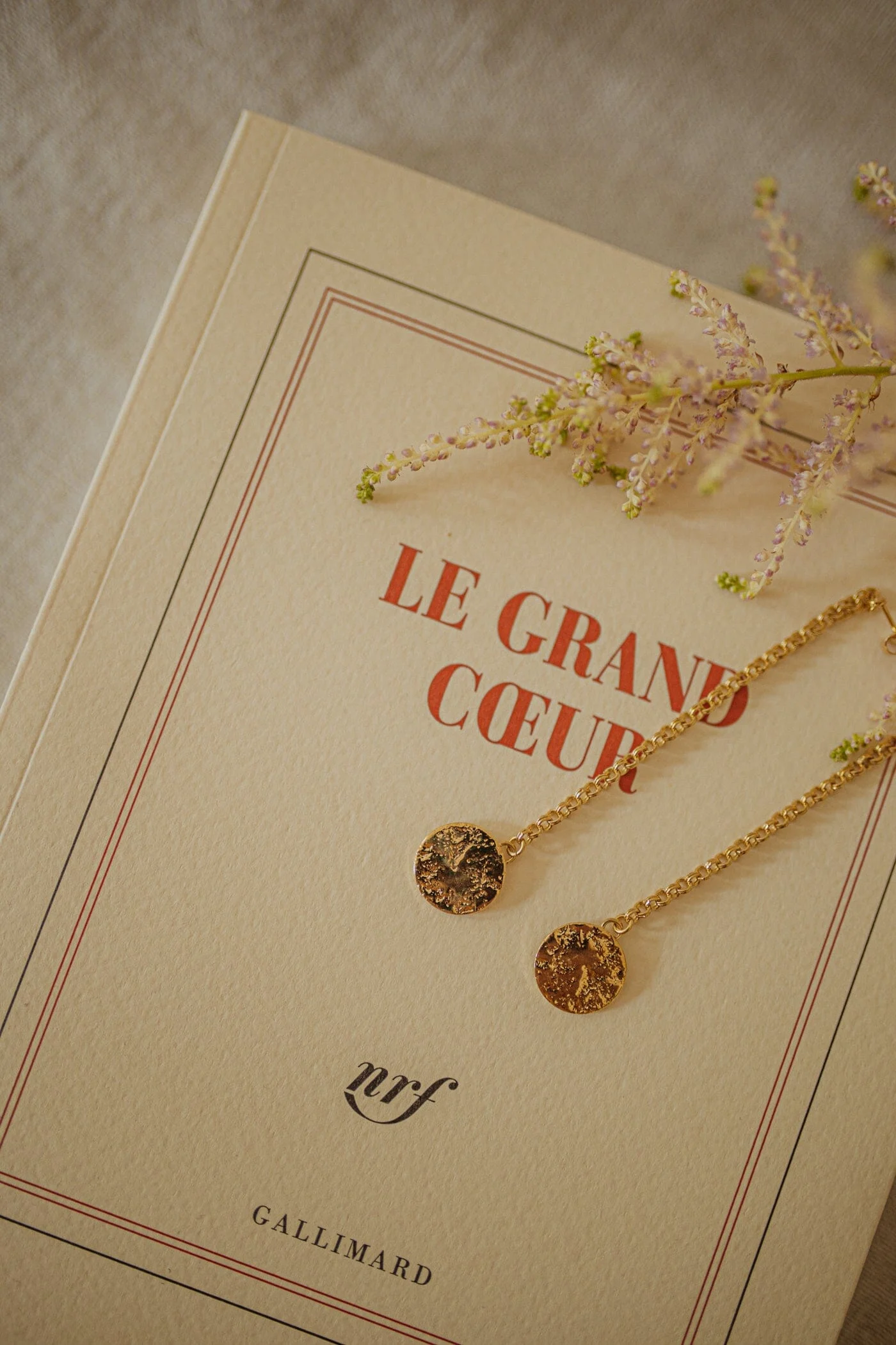 HESTIA - Boucles d'oreilles pendantes ronds martelés doré à l'or fin | Doré