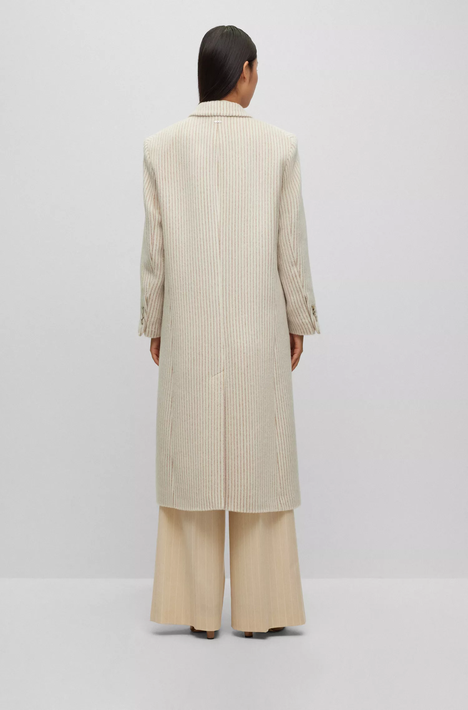Casaco oversized BOSS com risca de giz preta em alpaca e lã.