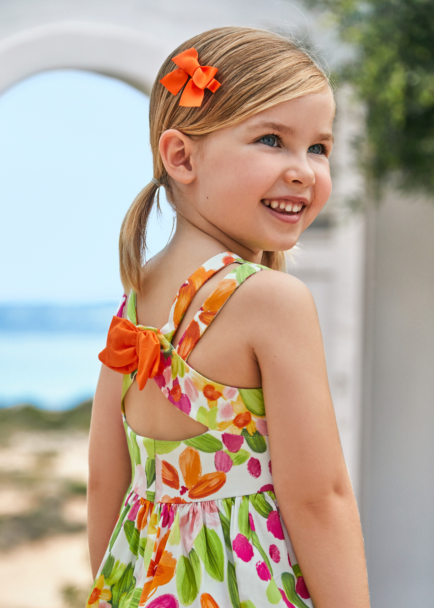 Vestido floral fúcsia com laço nas costas para meninas