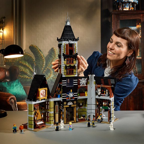 La maison hantée de la fête foraine LEGO 10273
