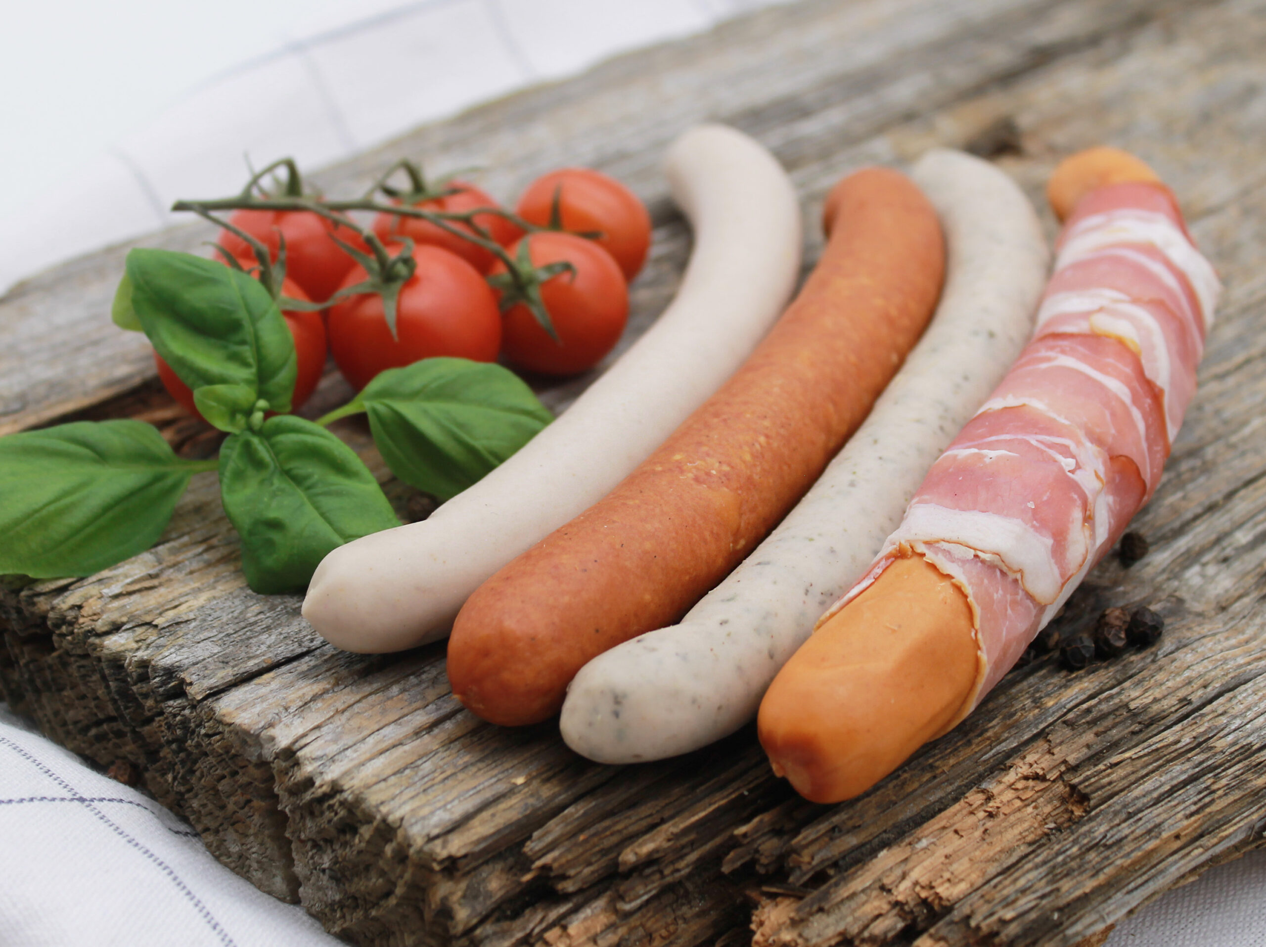 Grill-Würstchenpaket – Feine & Grobe Bratwürste, Berner Würstchen & Käsekrainer – je 2 Paar