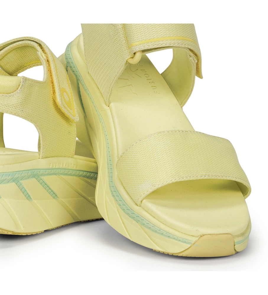 Sandálias Atom by Fluchos Fresh Amarelas - Plataforma com 5 cm de altura