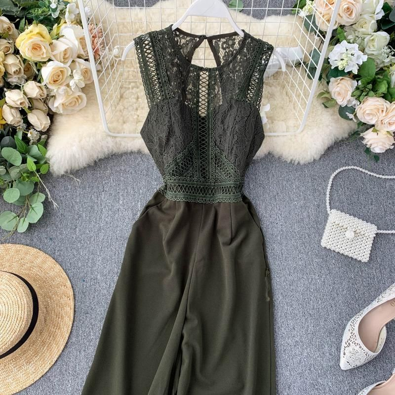 Lucuna - Mouwloze jumpsuit met kanten paneel