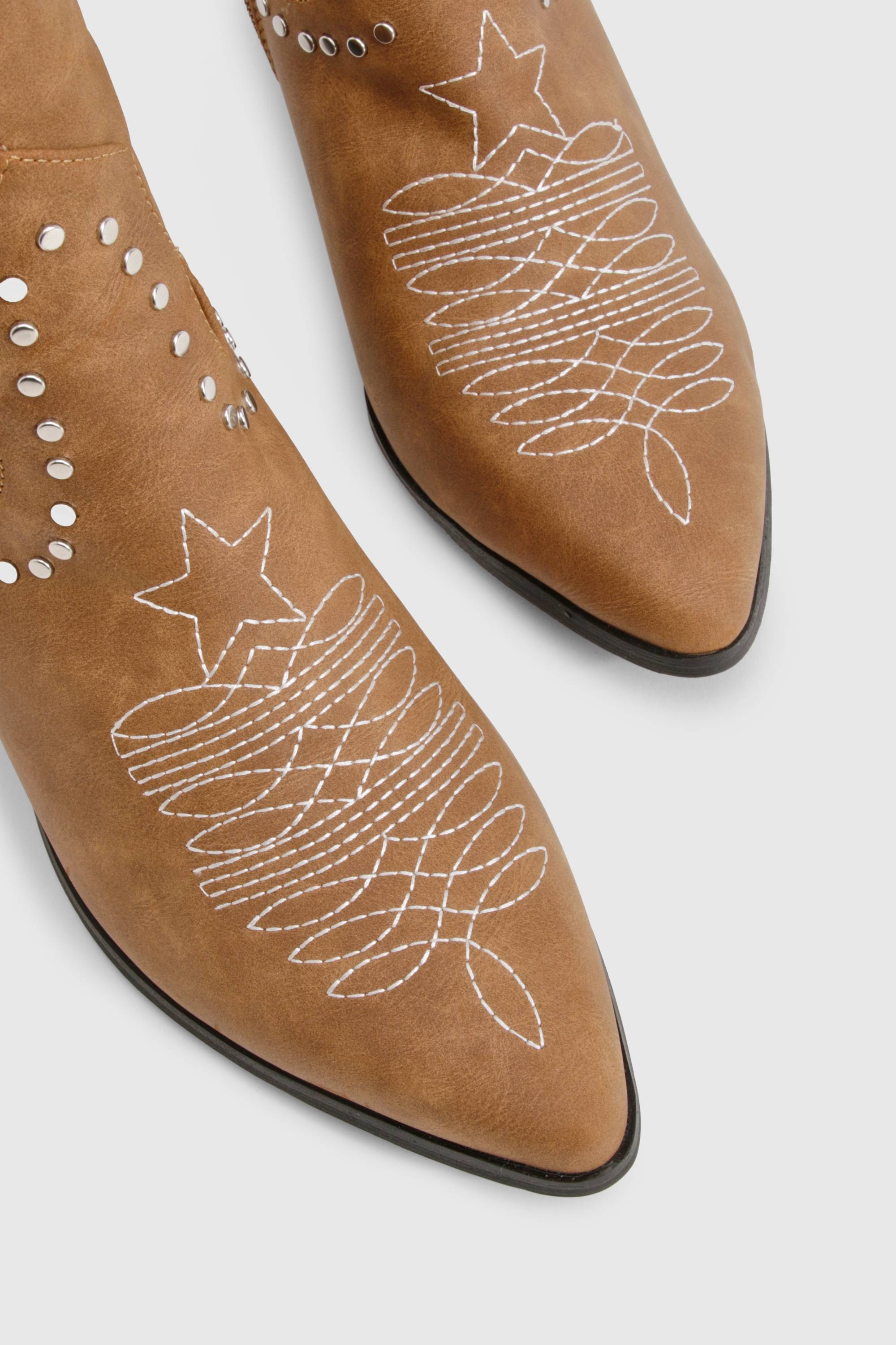 boohoo Bottes Western à chevilles cloutées