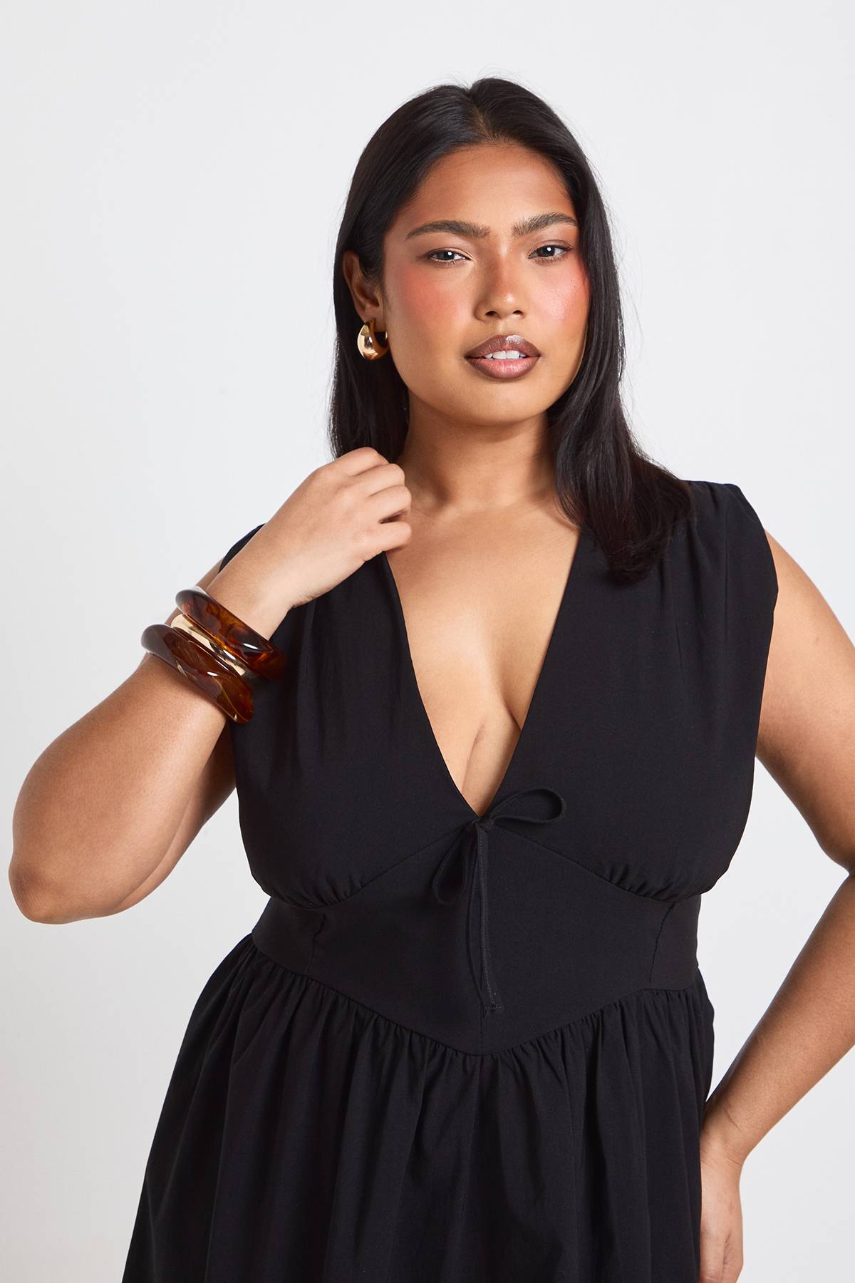 boohoo Robe Patineuse Grande Taille À Décolleté Plongeant En Bengaline
