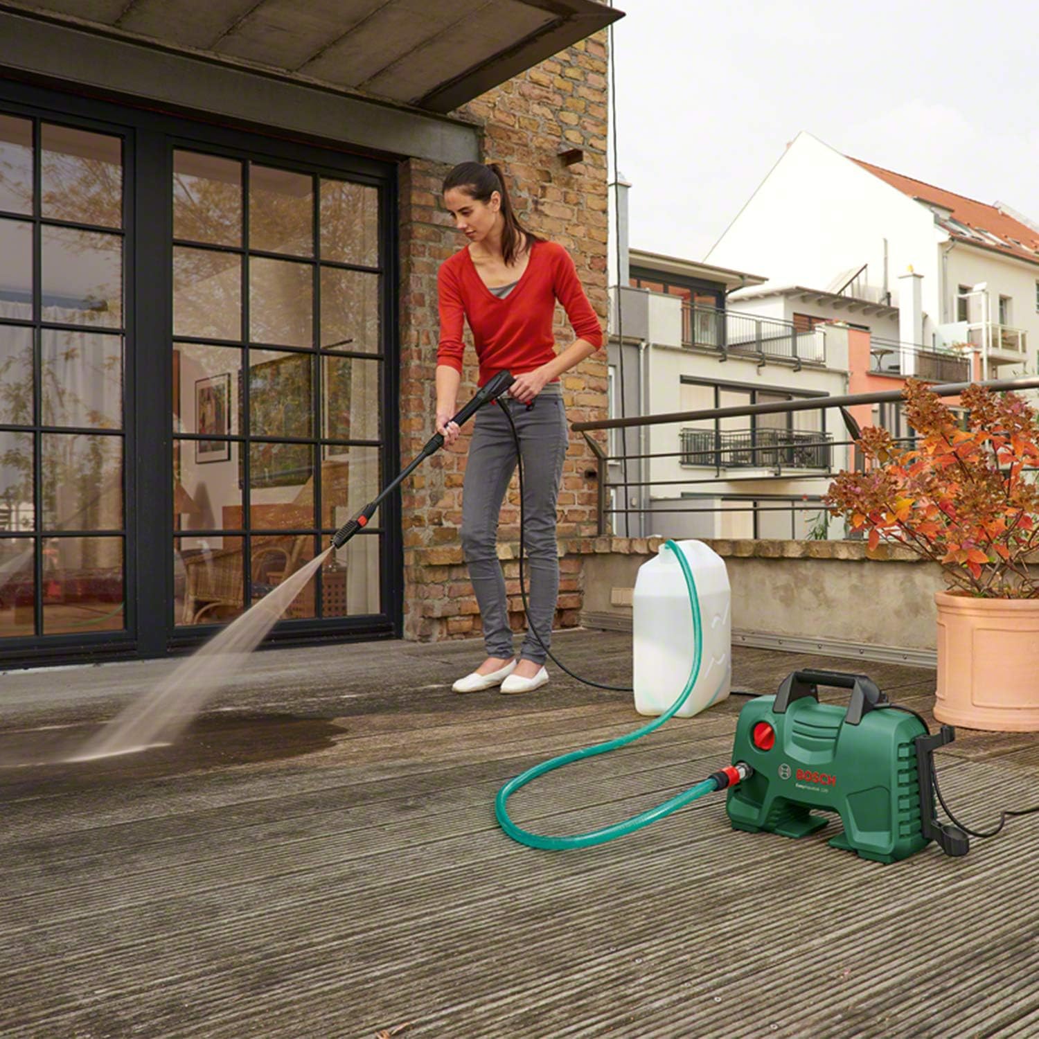 Bosch EasyAquatak 120 Hochdruckreiniger - 1500 Watt, 120 bar, vielseitiges Zubehör, kompakte Bauweise, inkl. Schlauch und Düsen