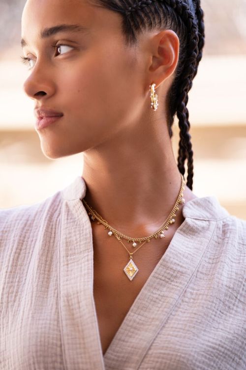 Ketting met kleine munten en parels