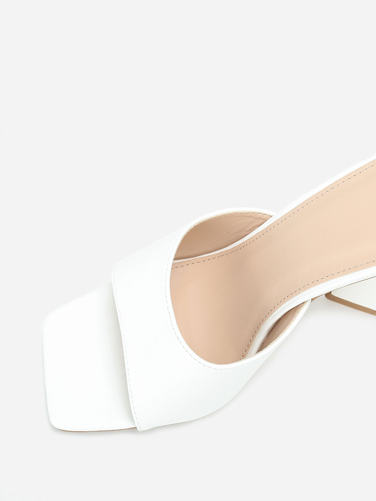 Mules en simili à large talon triangle- Blanc
