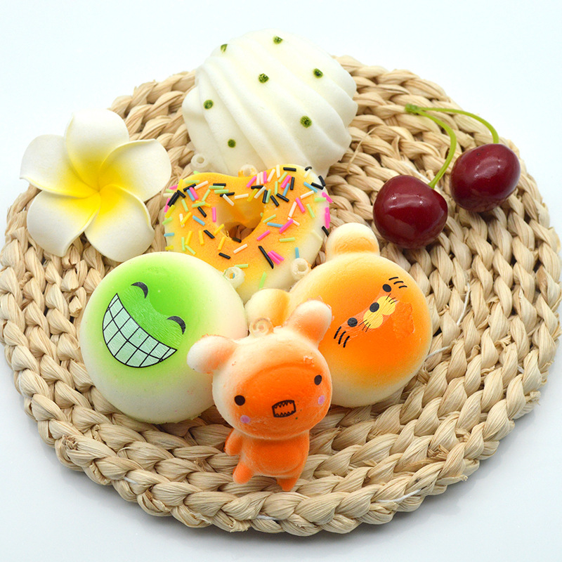 (30er Set) Anti Stress Knautsch Figuren Süsse Squishy Toys inkl. Schlüsselbänder - Assortiert