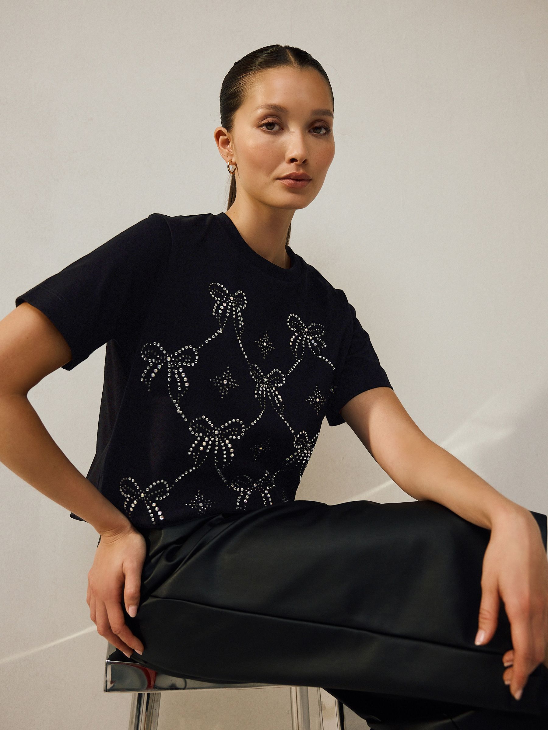 Zwart - Embelished Bow Crew Neck T-Shirt