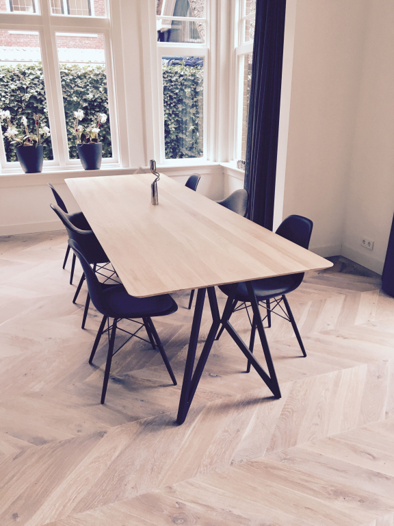 Studio HENK Butterfly tafel 300x100 wit frame, hardwax light 3041, verjong afgerond