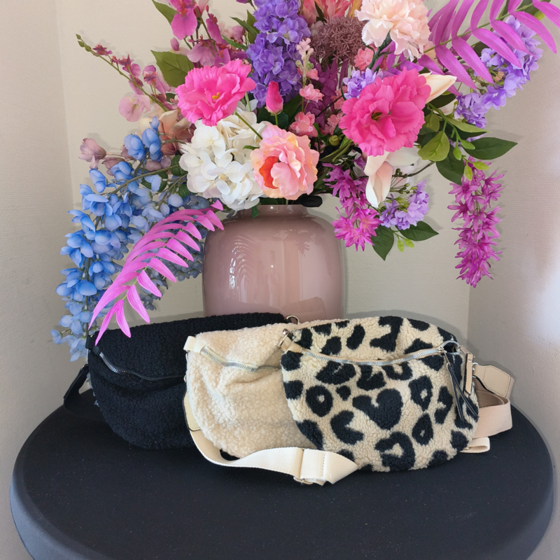 Teddy crossbody