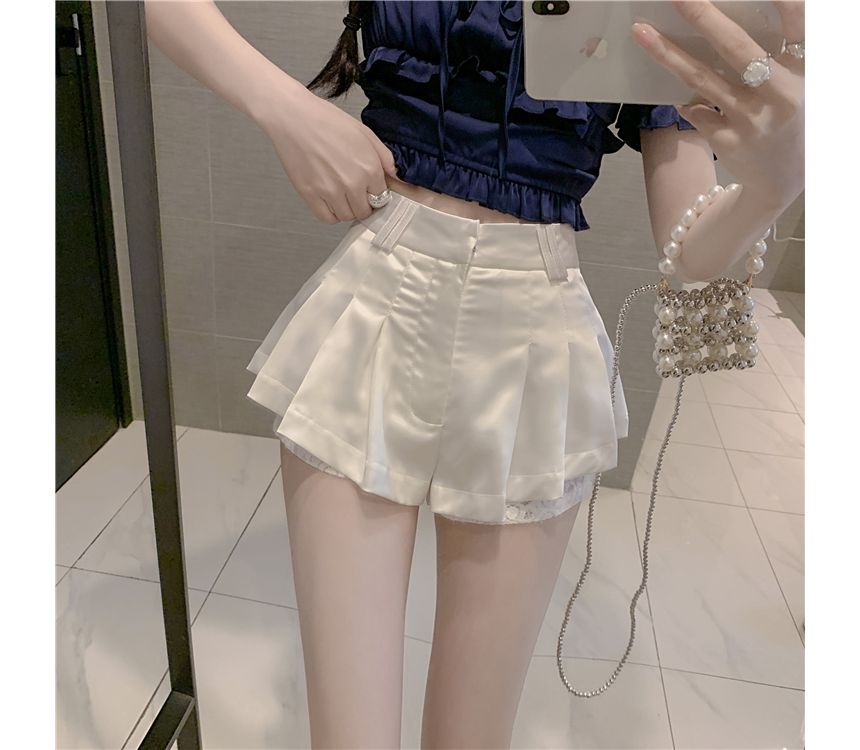 WOW!NITE - Shorts met kanten paneel en hoge taille
