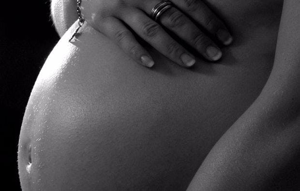 Babybauch-Fotoshooting bei Dortmund als Geschenkidee