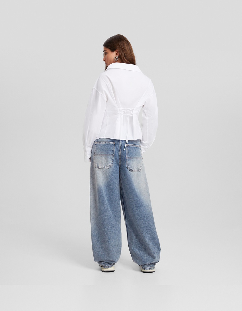 calça jeans estilo skater com efeito desbotado