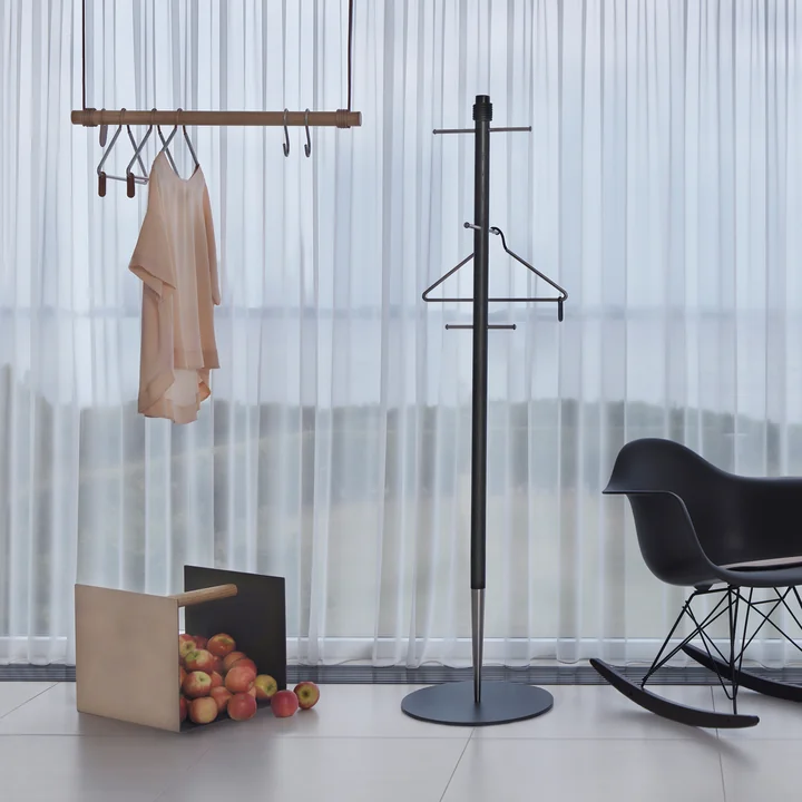 Lind DNA - Swing Hängegarderobe M (80 cm), Eiche schwarz / Leder schwarz