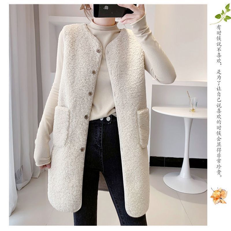 Everose - Vest met knoopjes van imitatiebont