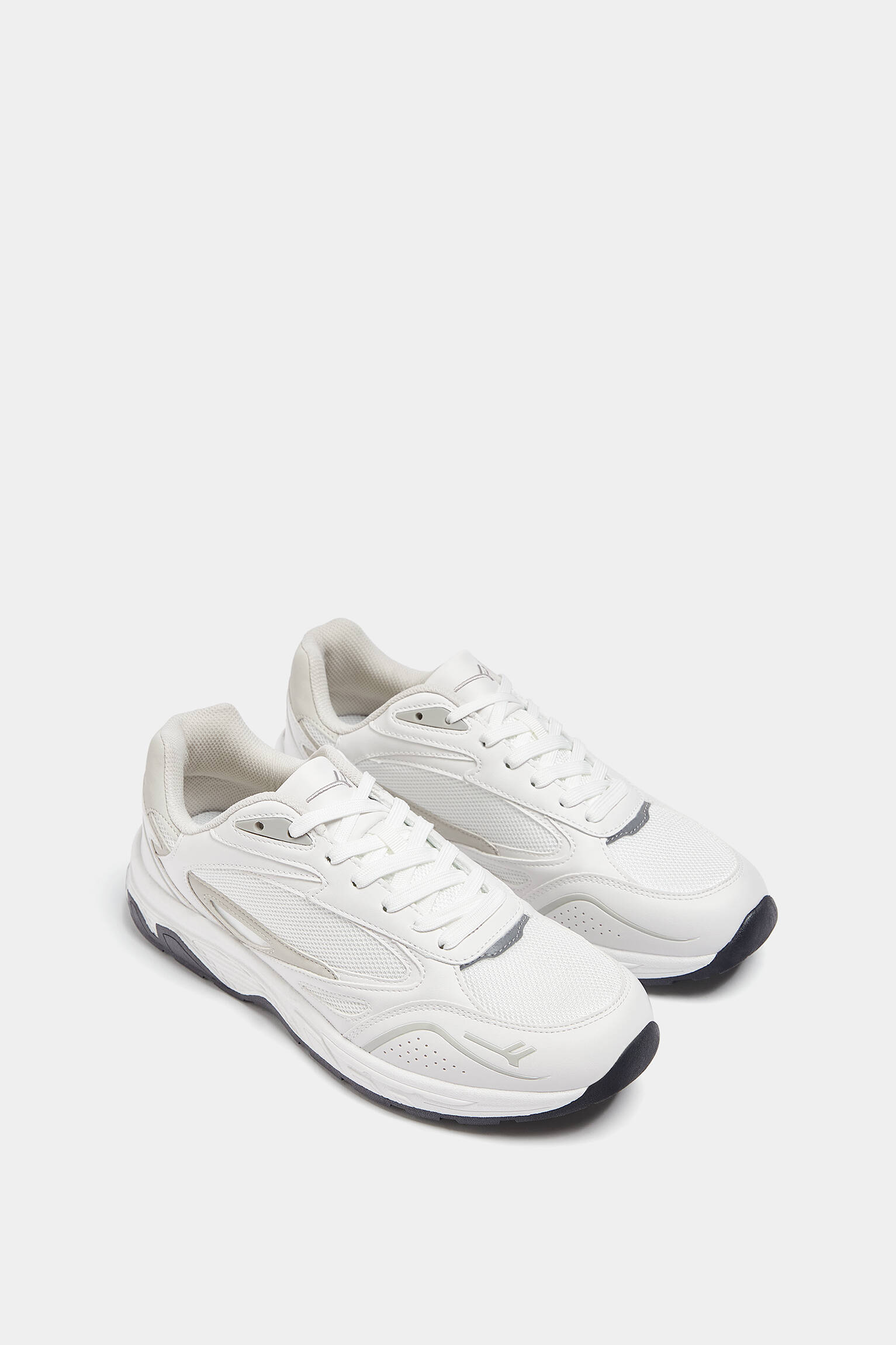 TÊNIS ESPORTIVO RETRÔ - BRANCO