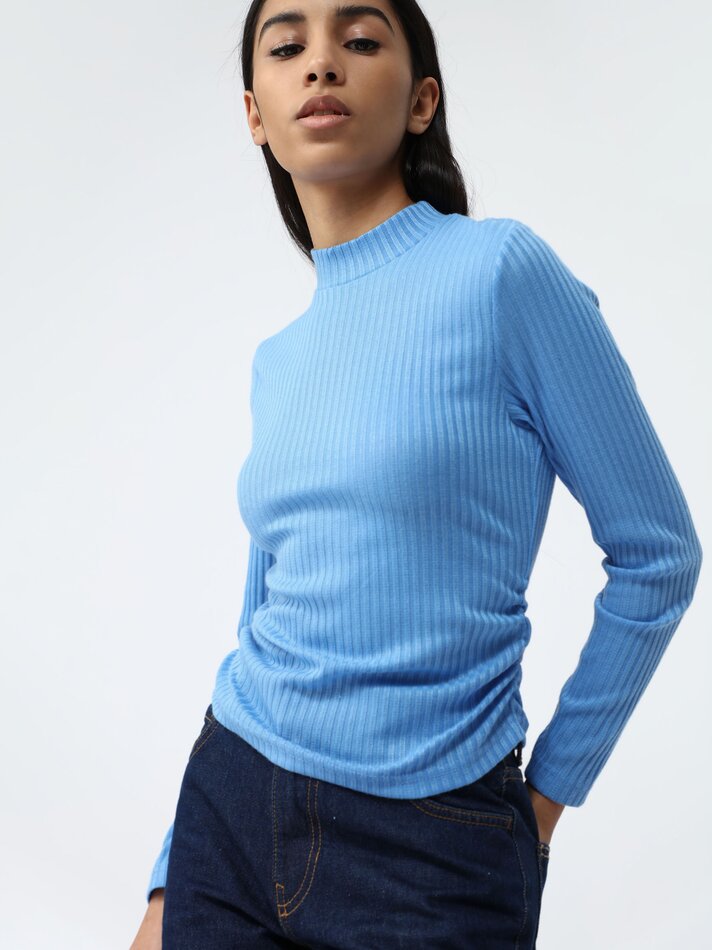 Camiseta com estampa lateral - Azul claro