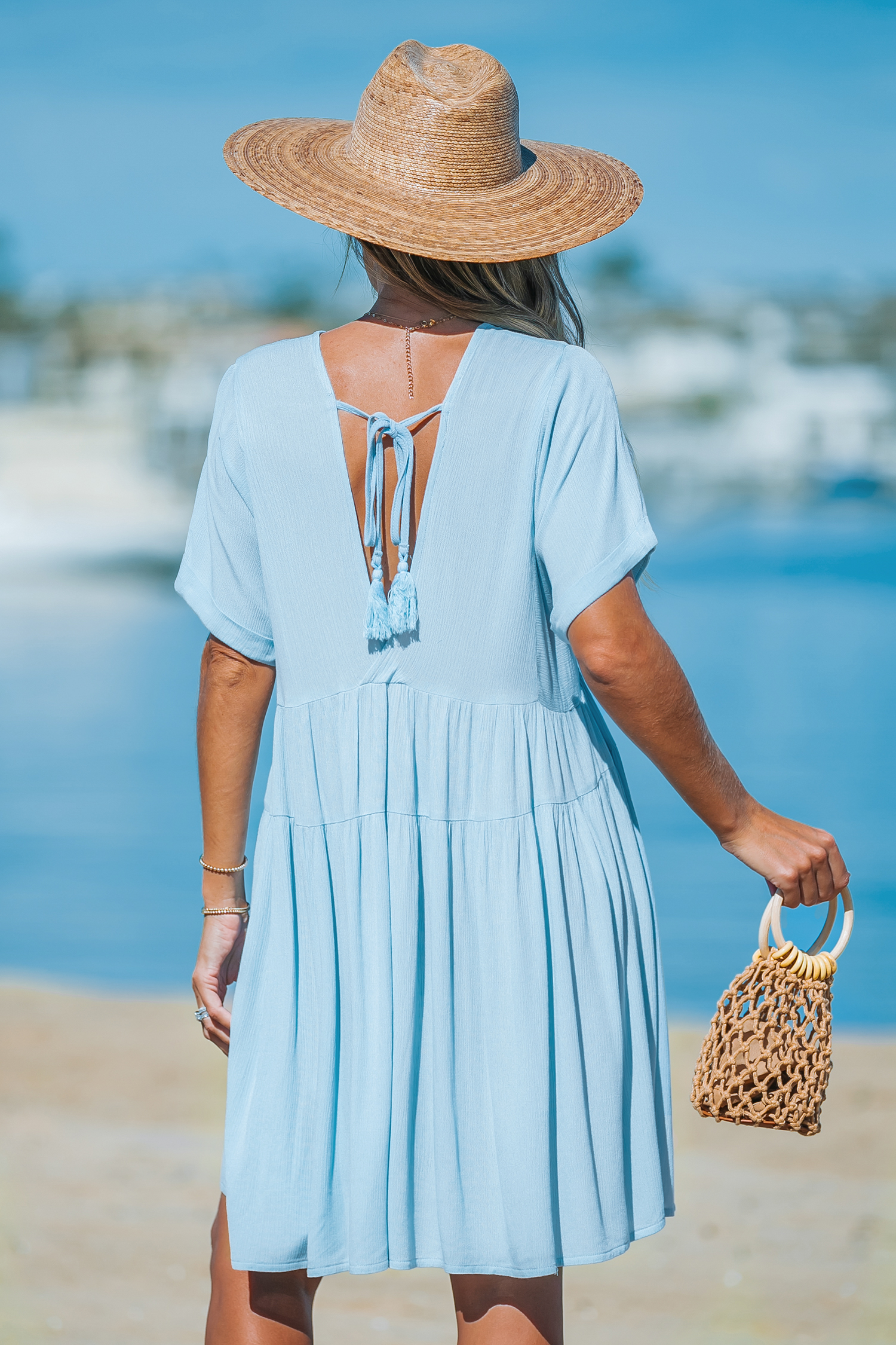 Robe mini fluide avec manches courtes bleu clair