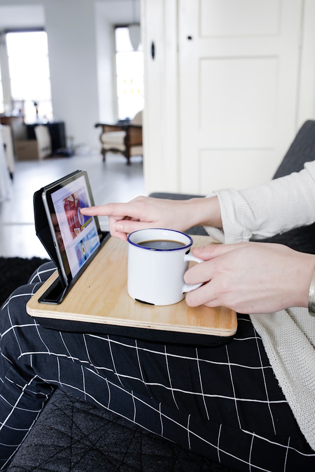 iBed Lap Desk Wood Kikkerland