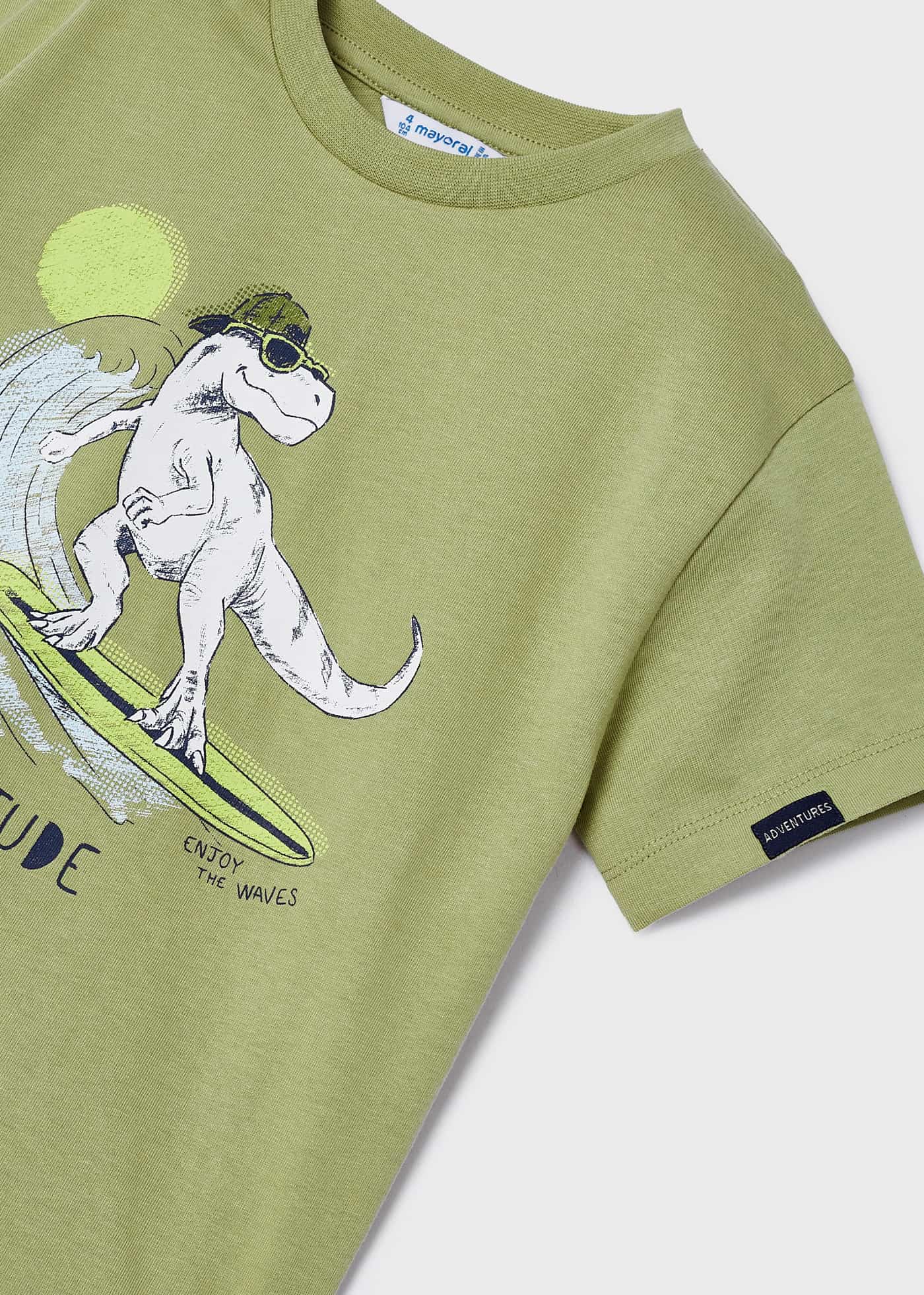 Conjunto infantil masculino com estampa em algodão sustentável.