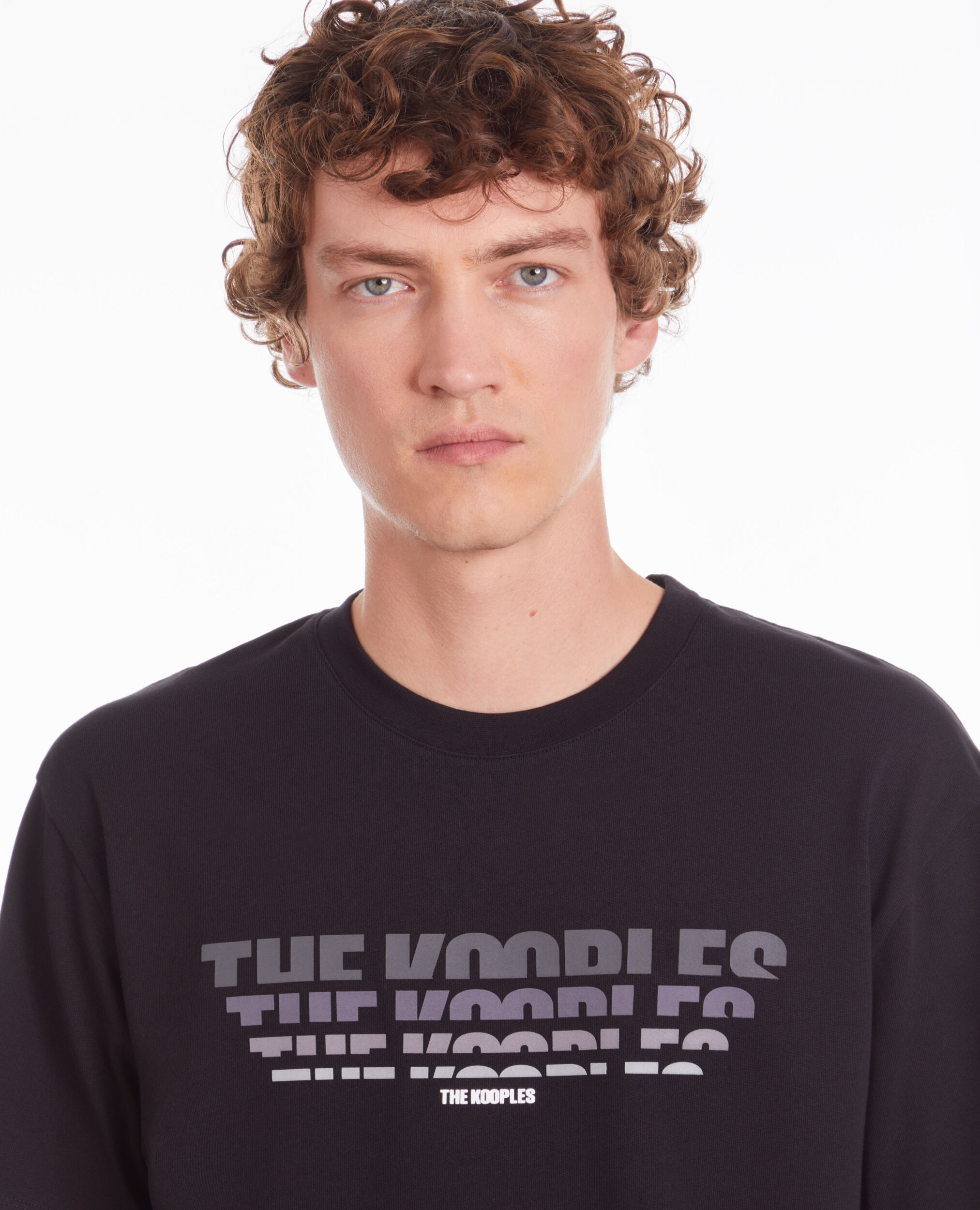 T-shirt noir avec sérigraphie logo en dégradé de couleur