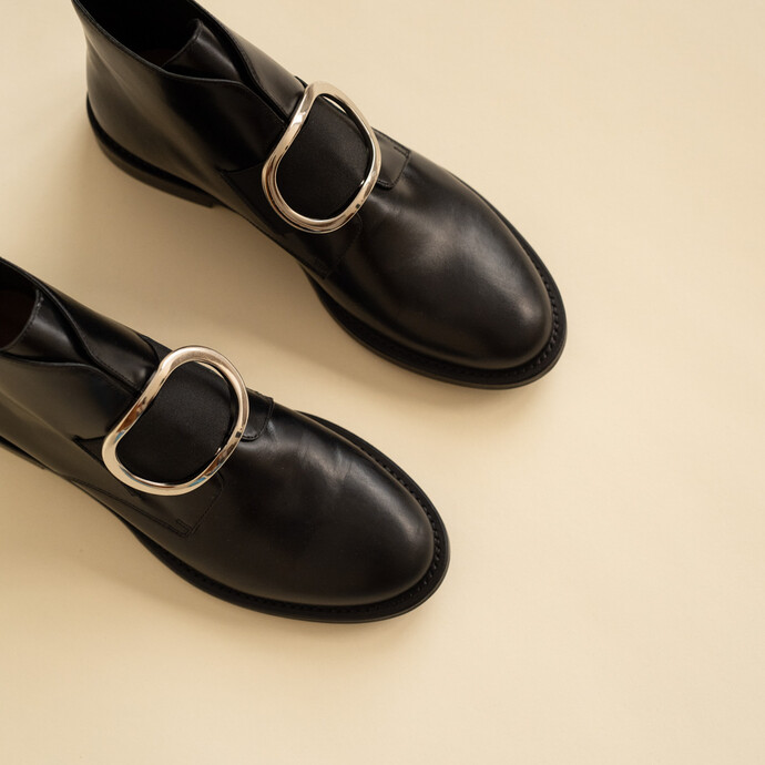 Bottines à boucles  en cuir noir