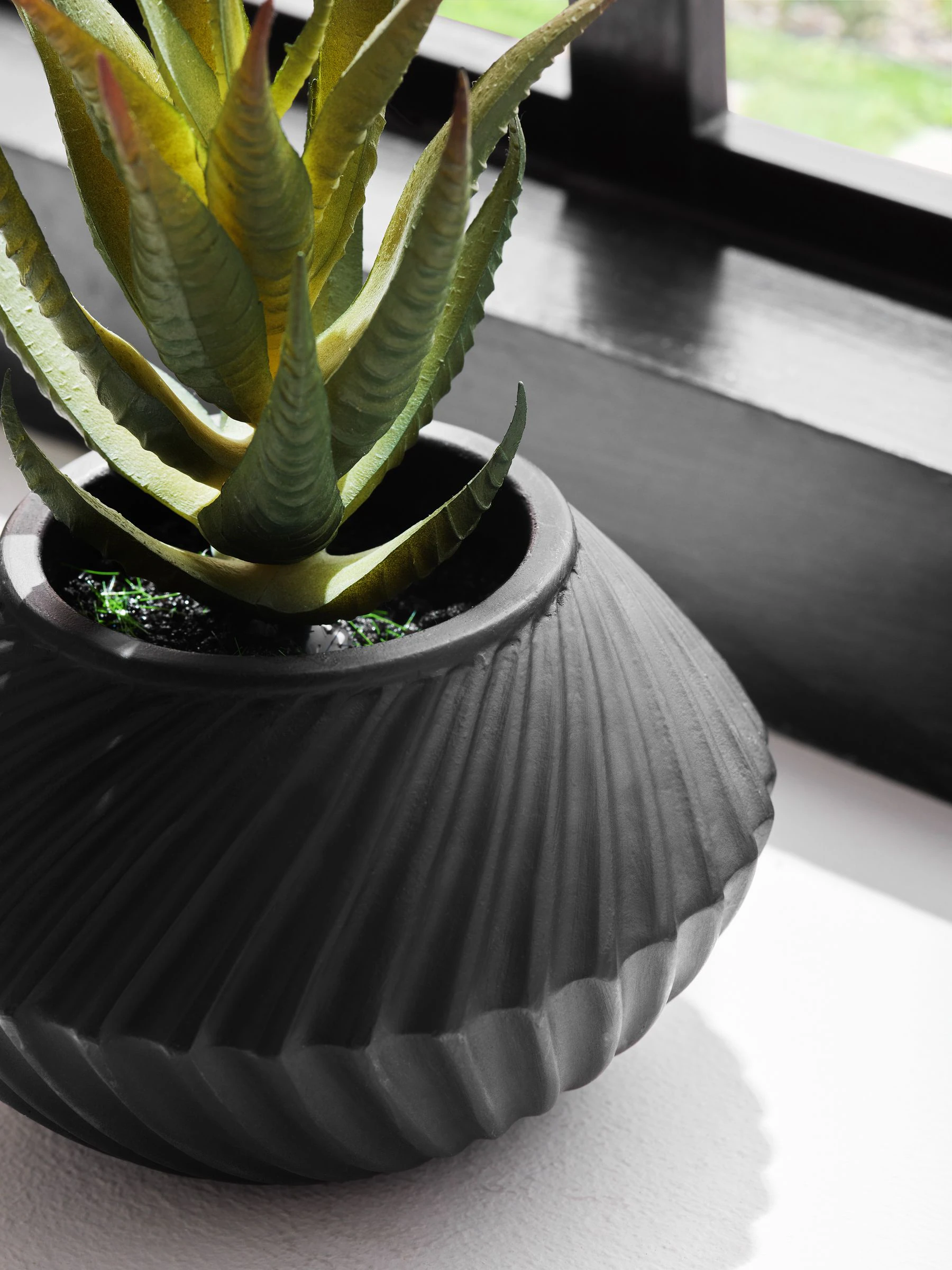 Set of 3 Artificial Succulents In Black Bronx Pots